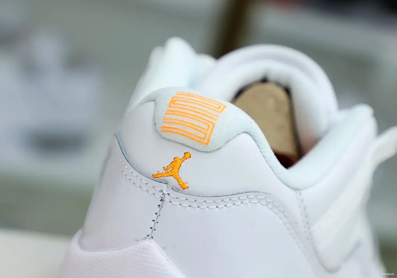 LOW JORDAN RETRO WMNS 11 AIR 'BRIGHT CITRUS' 0523